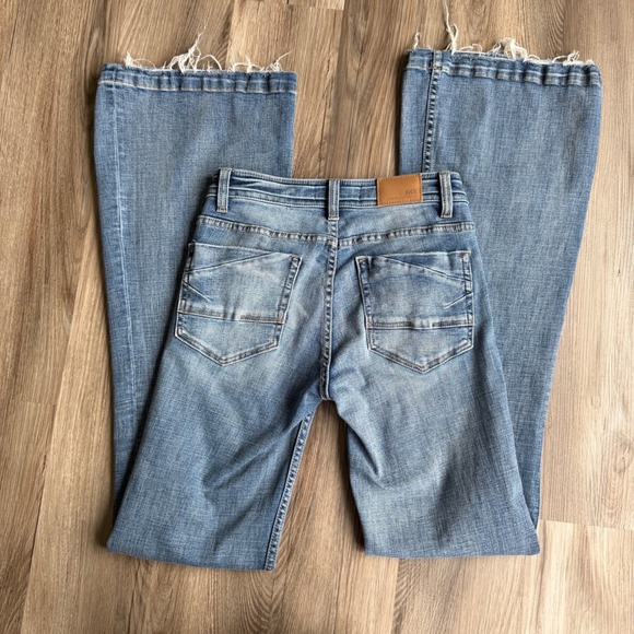 BKE Stella Slim Fit Flare Low Rise Jeans 27 Raw Hem Distressed Denim Womens Y2K - Picture 8 of 8